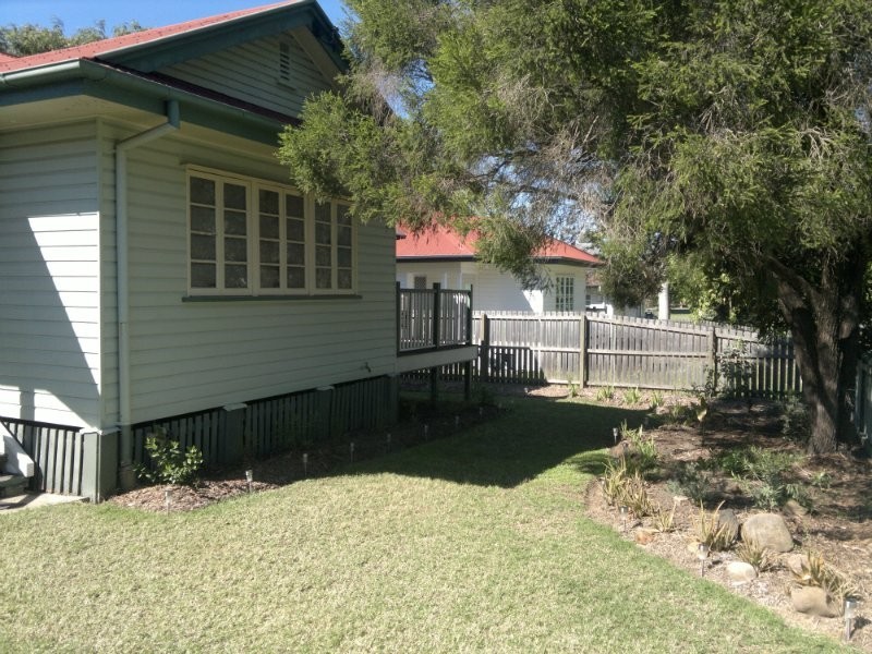 17 Ernest Street, Leichhardt QLD 4305