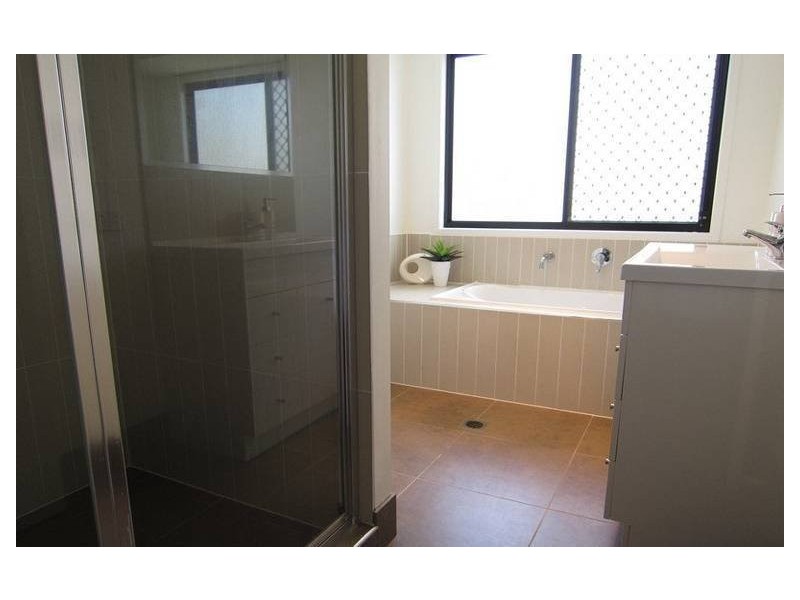 2/5 Lagoona Court, Churchill QLD 4305