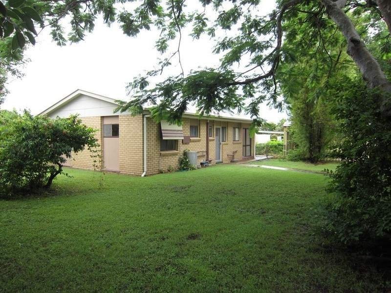8 Barnes Court, Silkstone QLD 4304