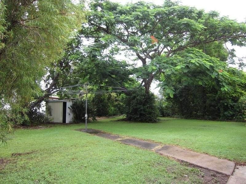 8 Barnes Court, Silkstone QLD 4304