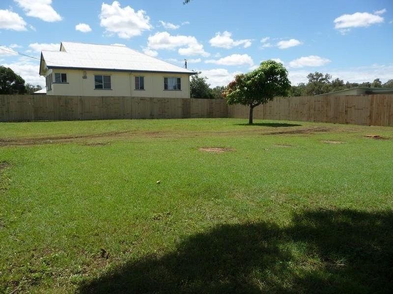 1 Bottomley Street, Brassall QLD 4305