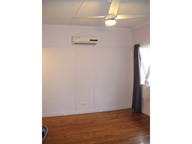 25 Ernest Street, Leichhardt QLD 4305