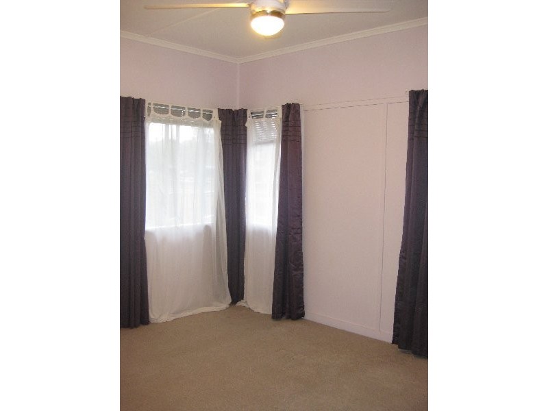 25 Ernest Street, Leichhardt QLD 4305