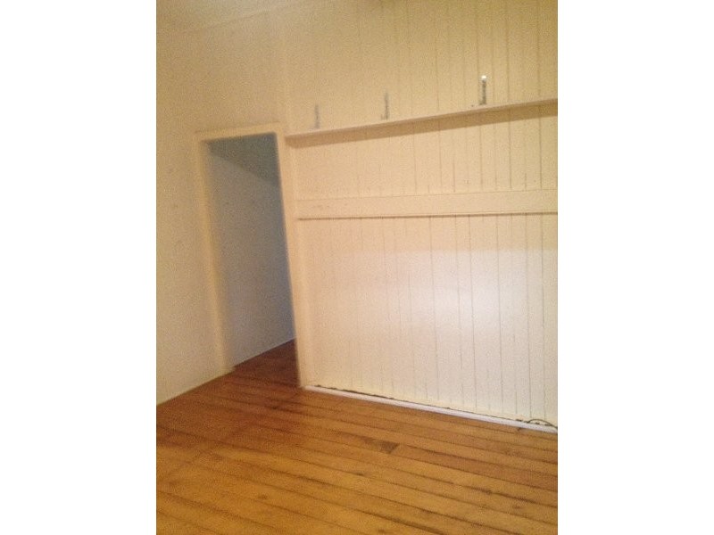 12 River Road, Bundamba QLD 4304