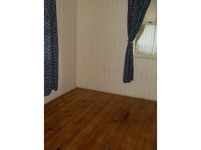 12 River Road, Bundamba QLD 4304