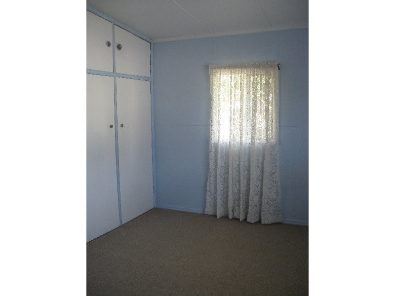 8 Lower McCormack Street, Bundamba QLD 4304