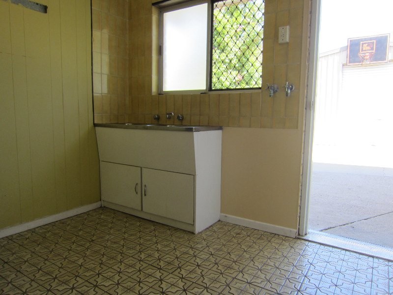 39 Glebe Road, Newtown QLD 4305