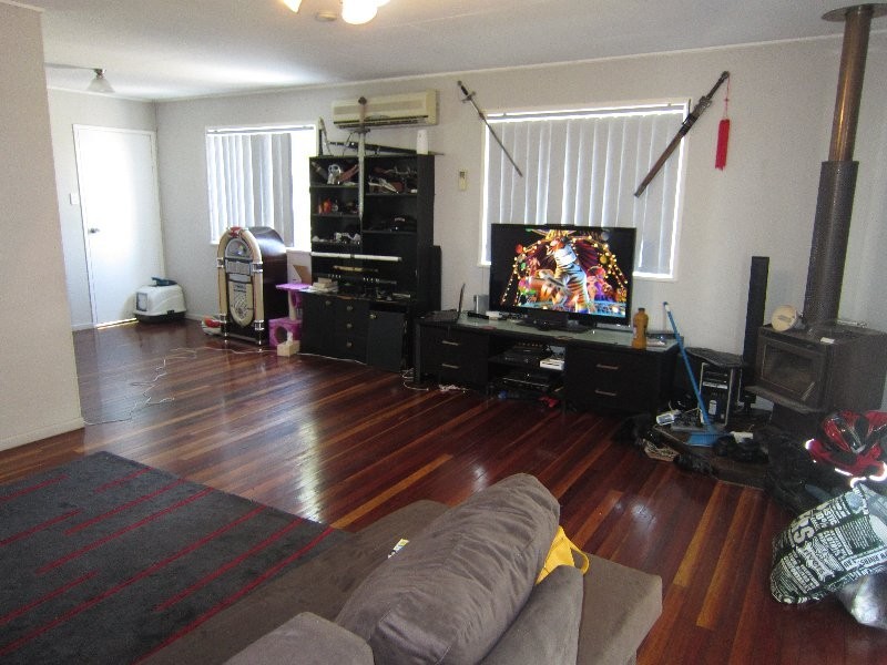 1 Eileen Street, Flinders View QLD 4305