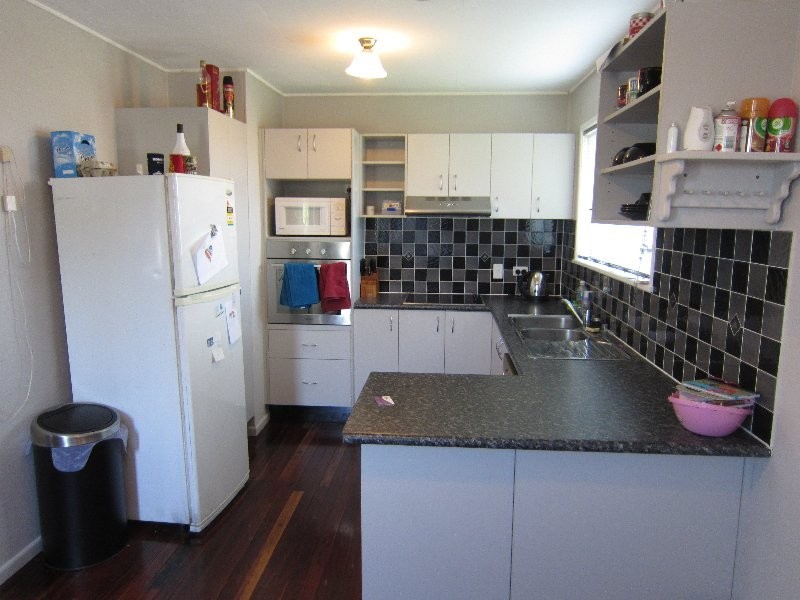 1 Eileen Street, Flinders View QLD 4305