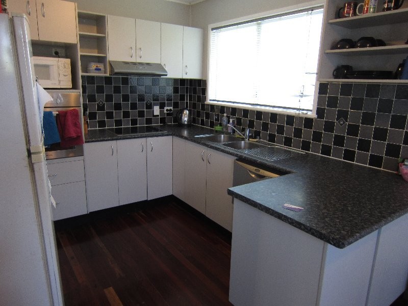 1 Eileen Street, Flinders View QLD 4305