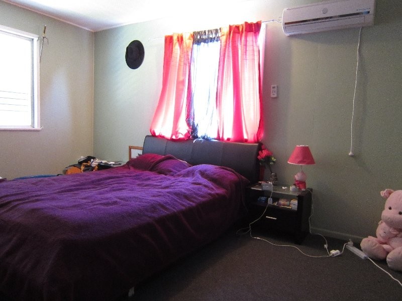 1 Eileen Street, Flinders View QLD 4305