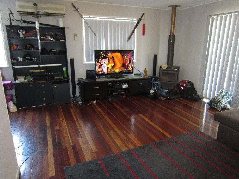 1 Eileen Street, Flinders View QLD 4305