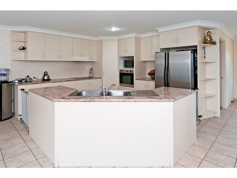 15 Jacana Crescent, Flinders View QLD 4305