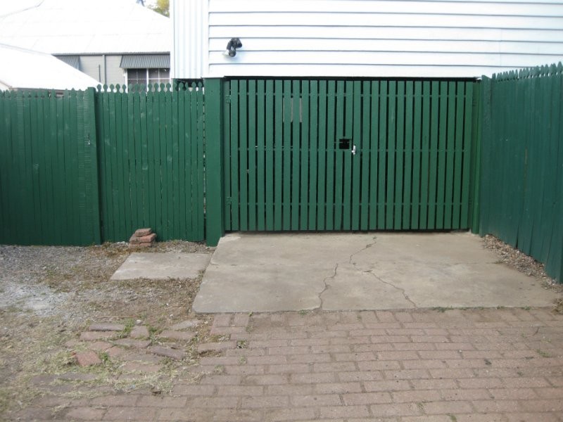 12 Brisbane Road, East Ipswich QLD 4305