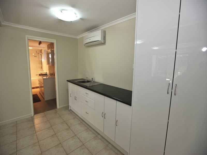 37 FISHER STREET, West Gladstone QLD 4680