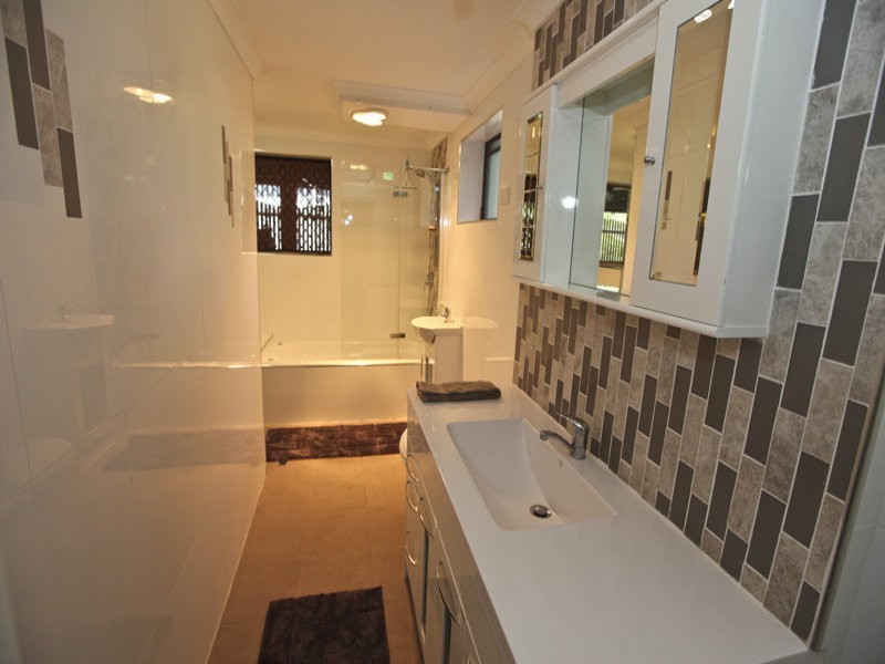 37 FISHER STREET, West Gladstone QLD 4680