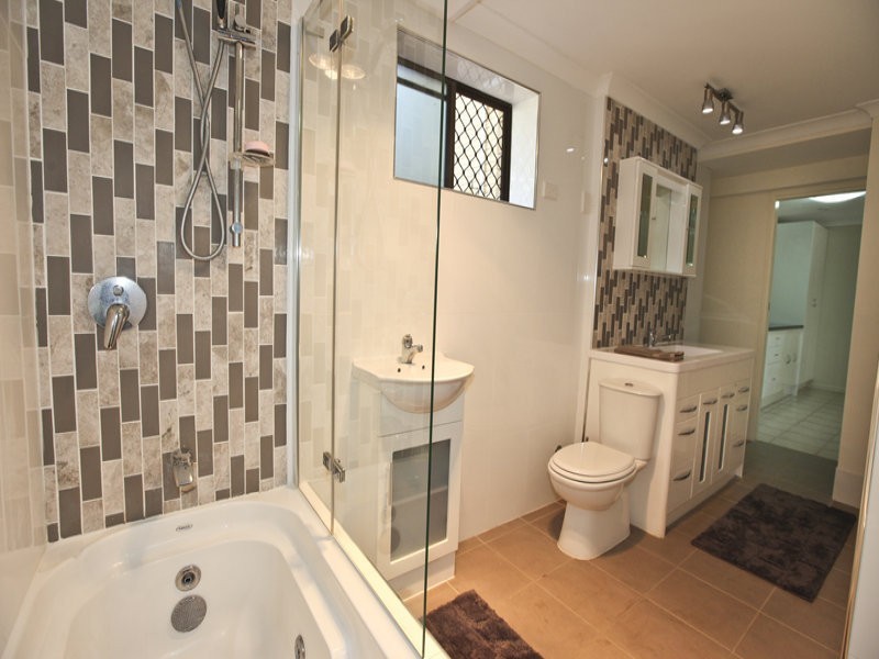 37 FISHER STREET, West Gladstone QLD 4680