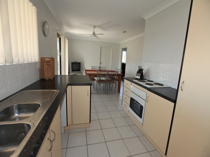 15 Willespie Place, New Auckland QLD 4680