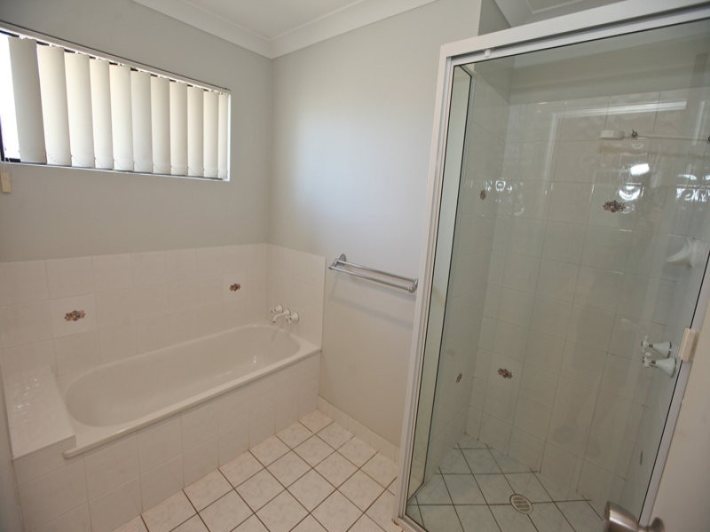 15 Willespie Place, New Auckland QLD 4680