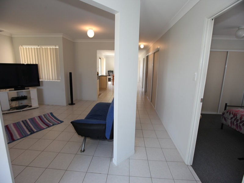 15 Willespie Place, New Auckland QLD 4680
