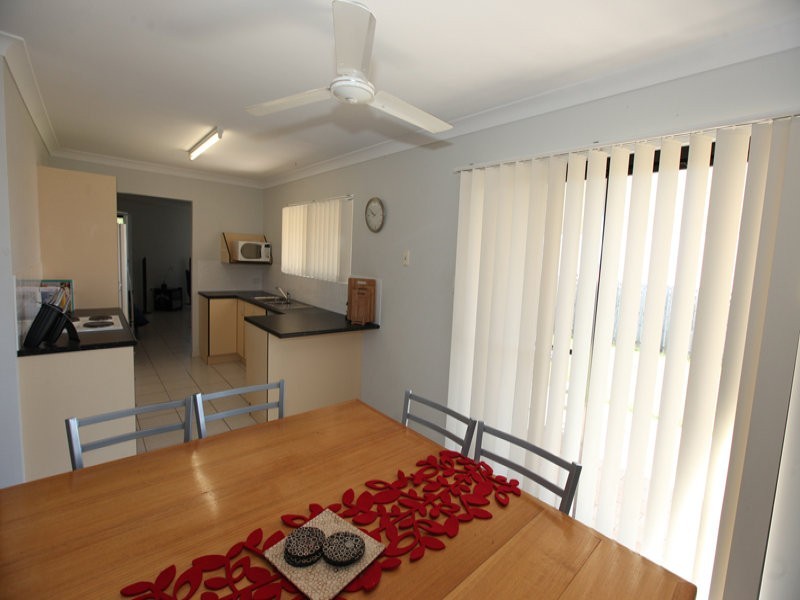 15 Willespie Place, New Auckland QLD 4680