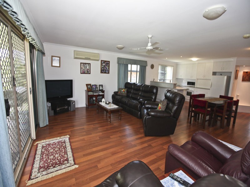 5 Huntington Court, New Auckland QLD 4680