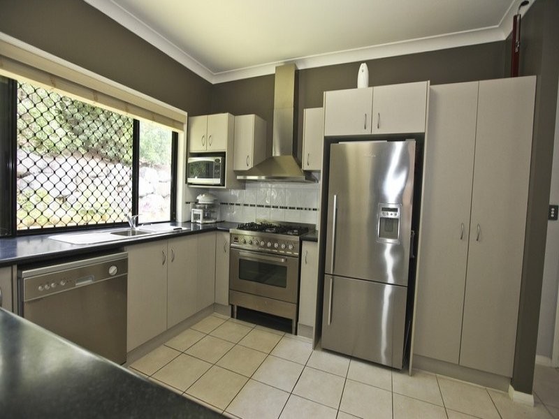 6 Observatory Place, New Auckland QLD 4680