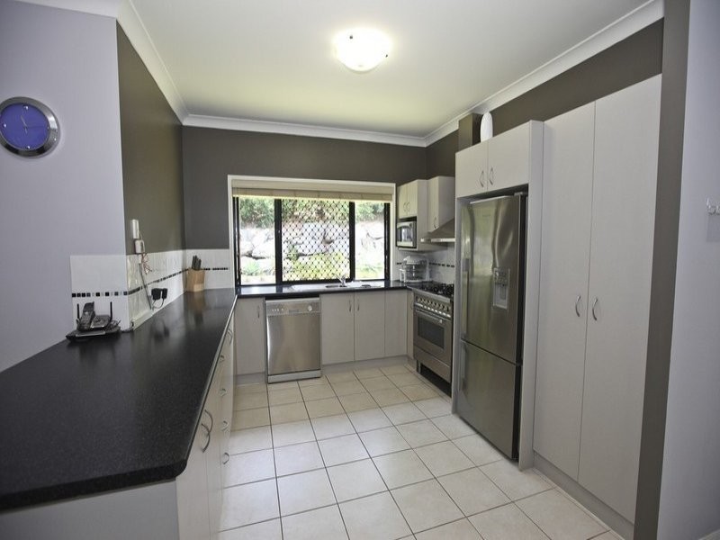 6 Observatory Place, New Auckland QLD 4680