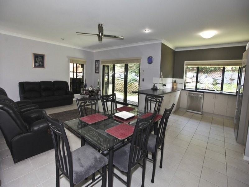 6 Observatory Place, New Auckland QLD 4680