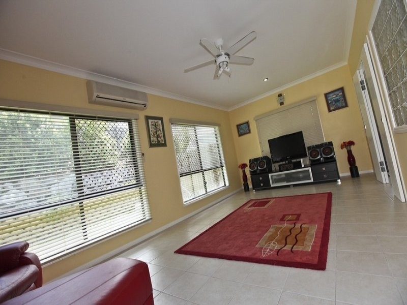 6 Observatory Place, New Auckland QLD 4680