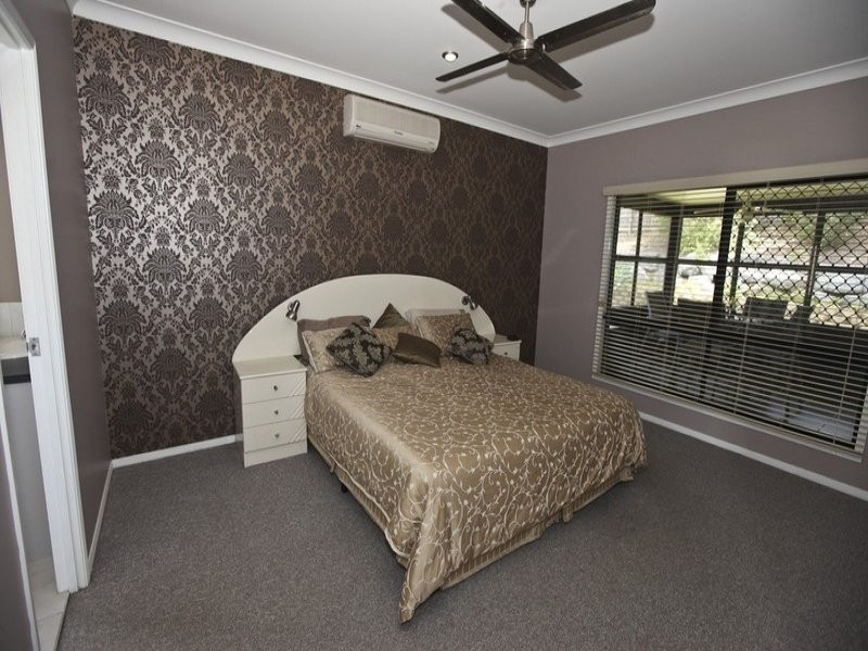 6 Observatory Place, New Auckland QLD 4680