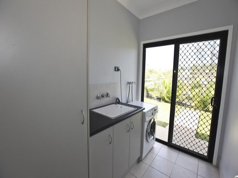 6 Observatory Place, New Auckland QLD 4680