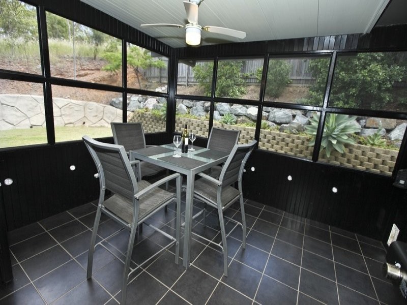 6 Observatory Place, New Auckland QLD 4680