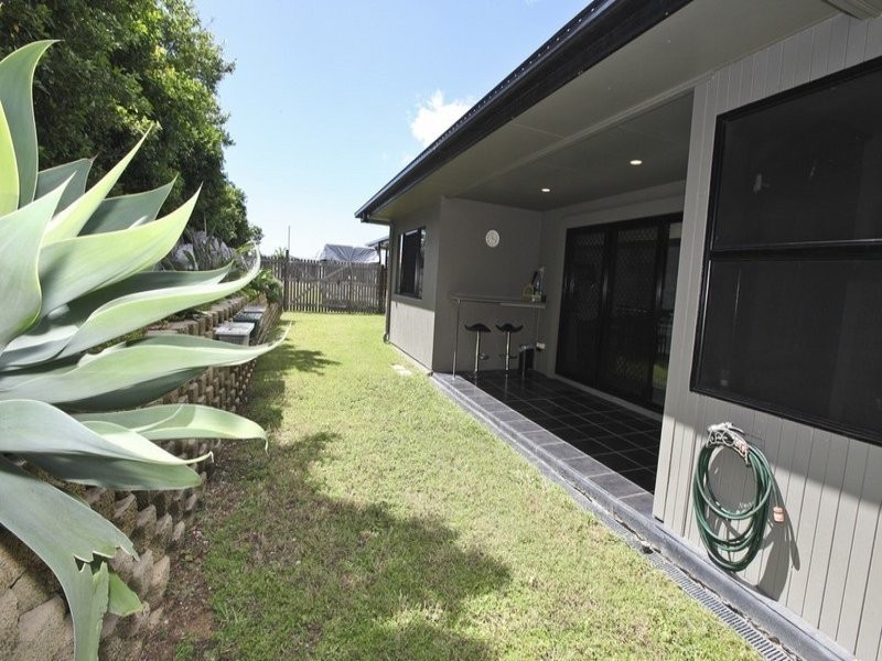 6 Observatory Place, New Auckland QLD 4680