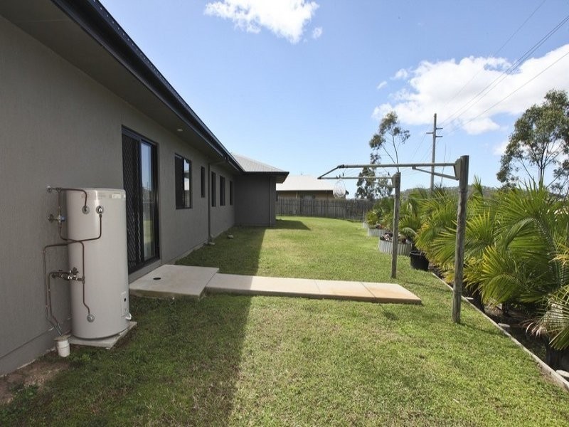 6 Observatory Place, New Auckland QLD 4680