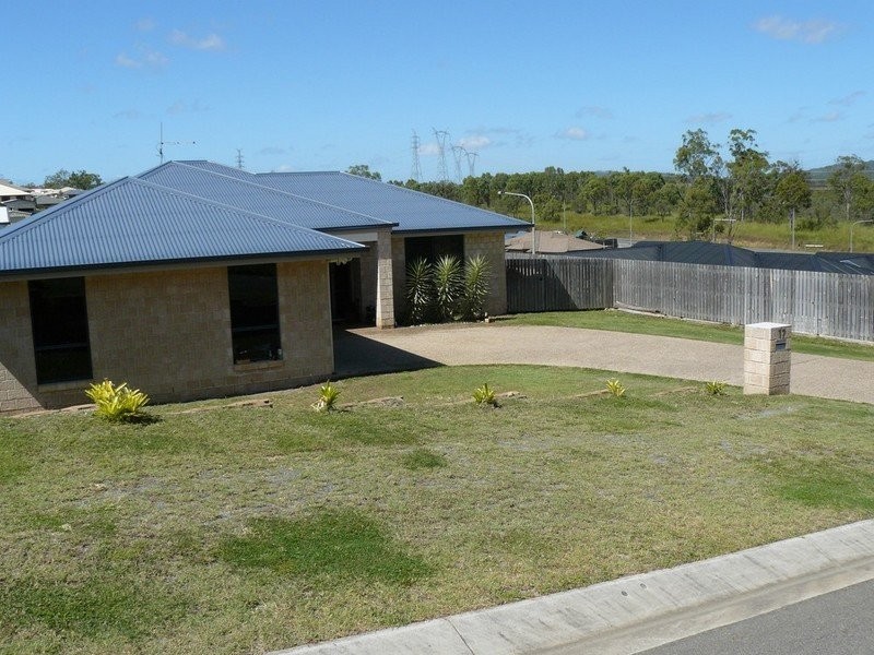 17 Julius Crescent, Clinton QLD 4680