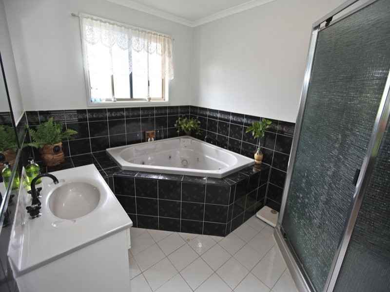 12 McIver Road, Clinton QLD 4680