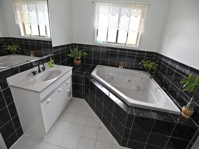 12 McIver Road, Clinton QLD 4680