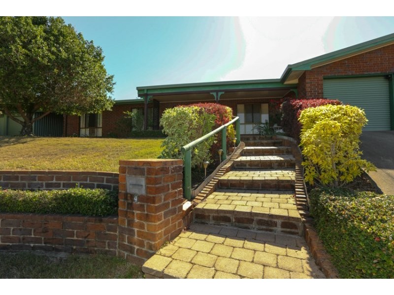 4 LAVINIA COURT, Clinton QLD 4680