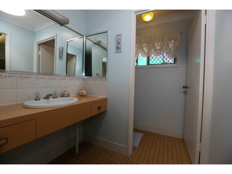 4 LAVINIA COURT, Clinton QLD 4680