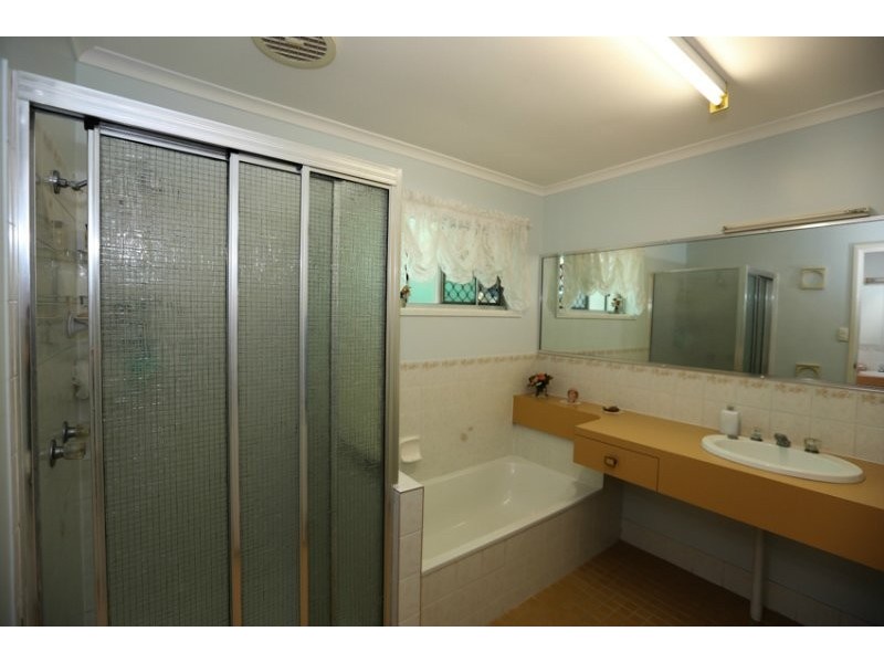4 LAVINIA COURT, Clinton QLD 4680