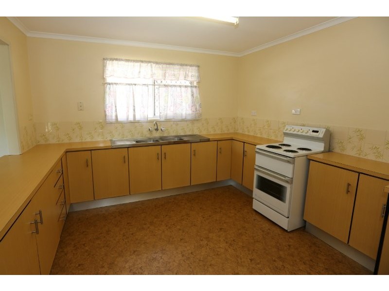 2 CAMBRIDGE CLOSE, Telina QLD 4680