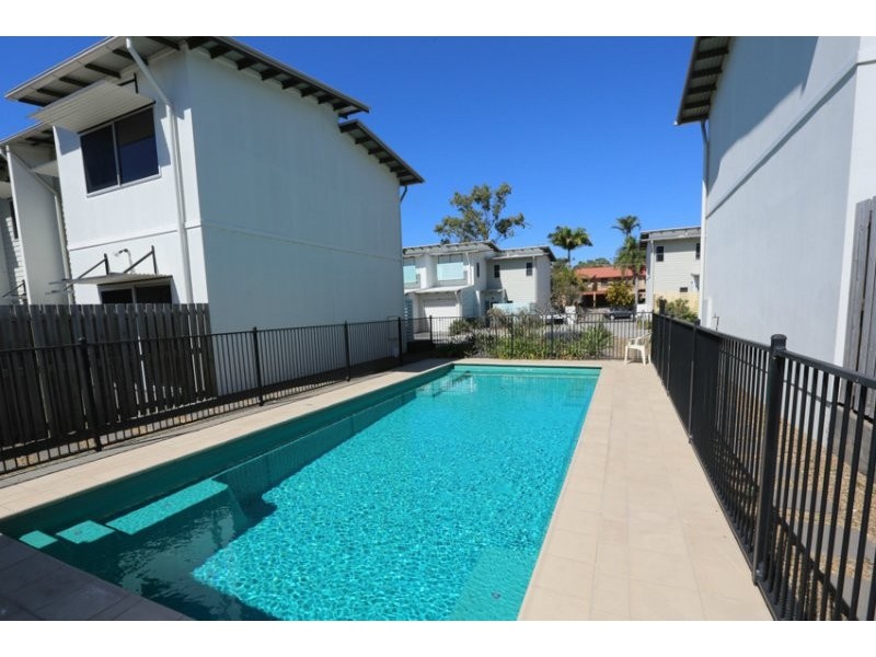 2/10 Nothling Street, New Auckland QLD 4680