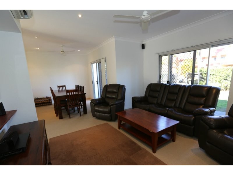 2/10 Nothling Street, New Auckland QLD 4680