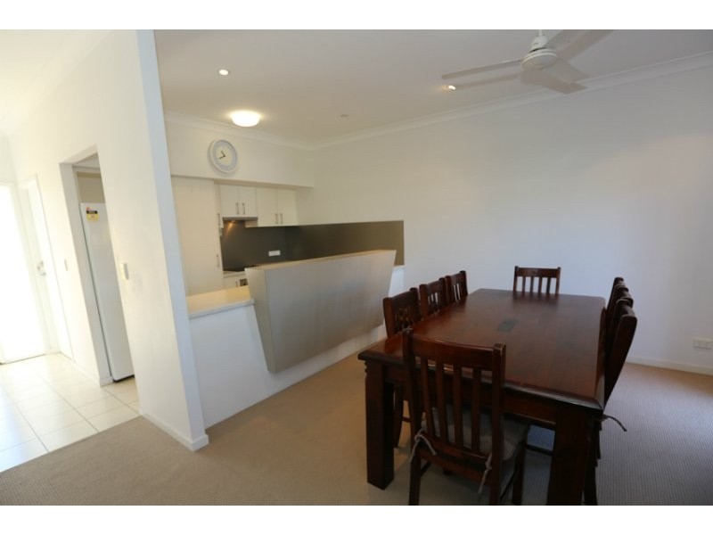 2/10 Nothling Street, New Auckland QLD 4680