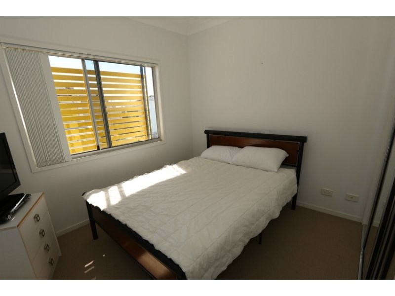 2/10 Nothling Street, New Auckland QLD 4680