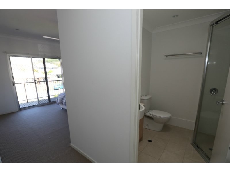 2/10 Nothling Street, New Auckland QLD 4680