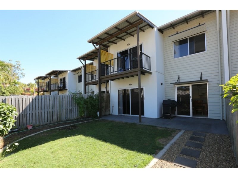 2/10 Nothling Street, New Auckland QLD 4680