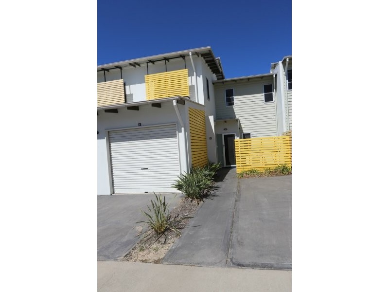 2/10 Nothling Street, New Auckland QLD 4680