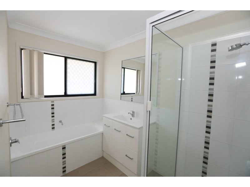 11 Eastwood Street, West Gladstone QLD 4680